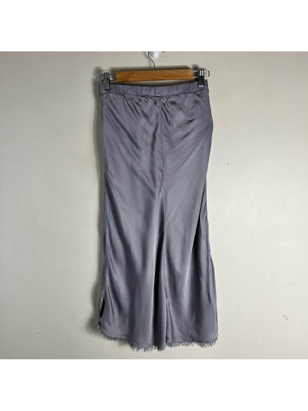 Nation LTD June Sateen V Neck Tee ,Mabel Bias Cut Luxe Sateen Midi Skirt Silver - Picture 7 of 16